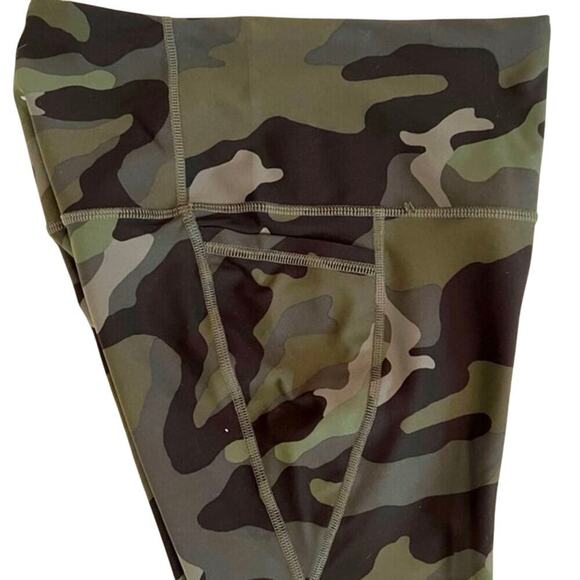 Old Navy Active legging Camo design Size S High-Rise PowerSoft Pocket Legging - Picture 7 of 9